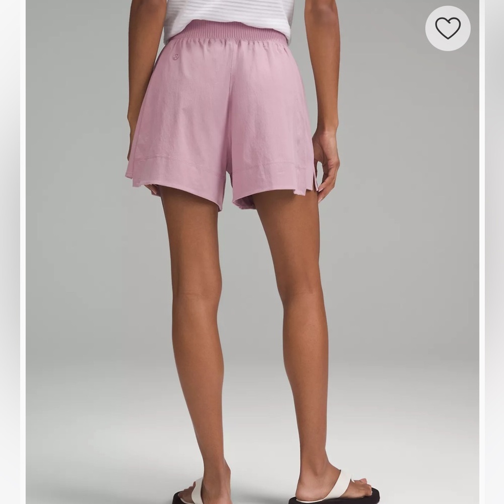 NWT Stretch Woven Relaxed-Fit High-Rise Short 4" / Rose Blush - Picture 3 of 5